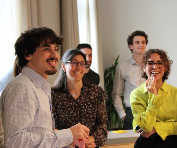 Équipe en atelier RSE — collaborateurs engagés et souriants Fantastiko